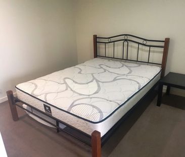 Fully furnished 1-bedroom apartment in Docklands - Photo 5