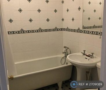 1 bedroom in a house share to rent - Photo 6