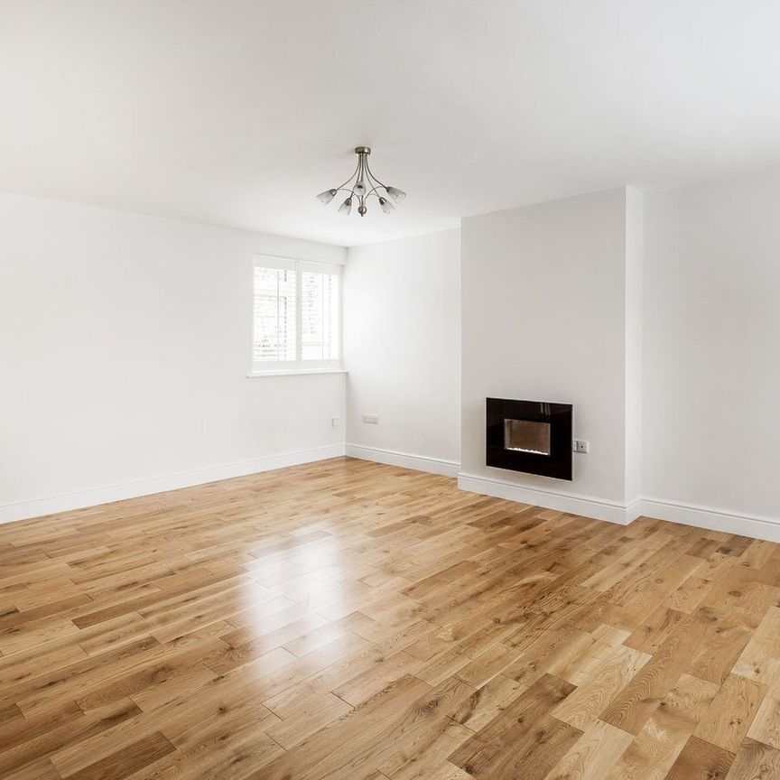 Ashley Road, Walton-on-Thames, KT12 - Photo 1