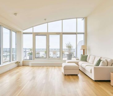 Mortlake High Street, SW14, London - Photo 1