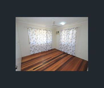 4 BEDROOM FAMILY HOME IN SUN VALLEY. - Photo 1