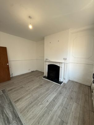 2 Bed Terraced House, Brompton Grove, LS11 - Photo 1