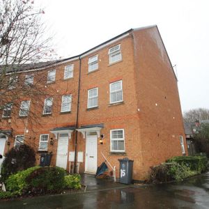 1 bedroom in a house share to rent - Photo 2