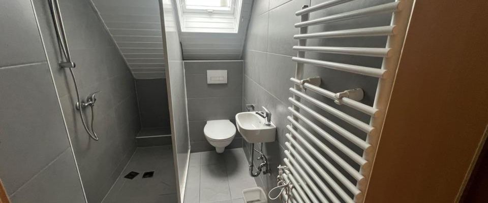 Dachgeschosswohnung im 2. Obergeschoss 3 Zimmer - Photo 1