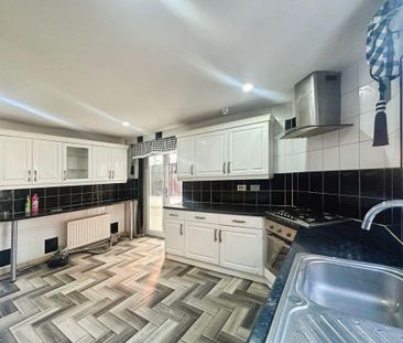 4 bedroom detached house to rent - Photo 5