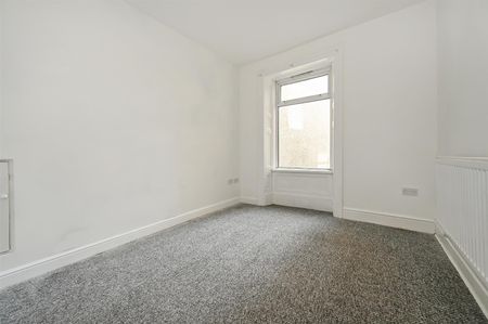 House - Terraced For Rent Glanmor Road, Llanelli - Photo 2