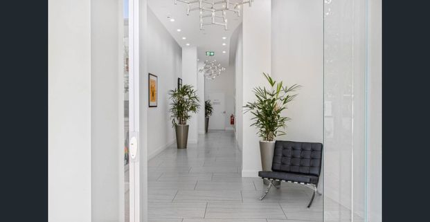 For Lease – Stylish Two-Bedroom Apartment in the Heart of the City - Photo 1