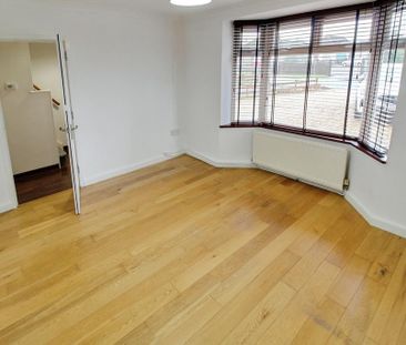 4 bedroom semi-detached house to rent - Photo 3