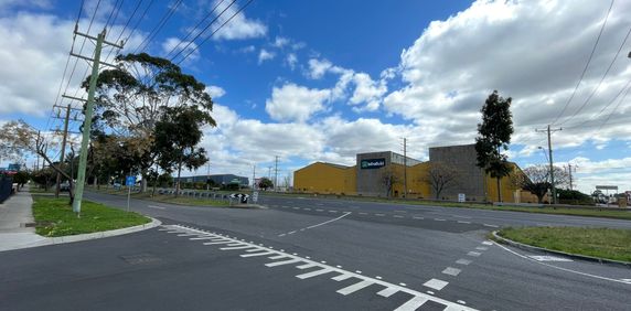 Prime Location in Albion - Photo 2
