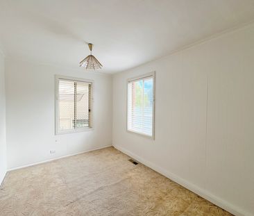 Charming Home with Modern Touches - Photo 3