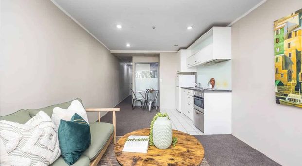 Chic 2BR Central Apt w/ Amenities - Photo 1