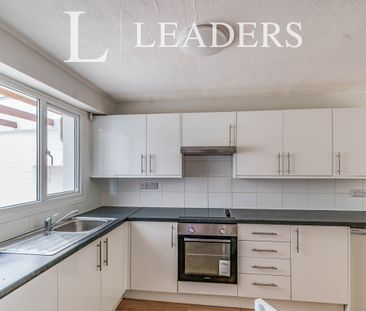 3 bedroom house to rent Ditchling Hill, Crawley, RH11 - Photo 4