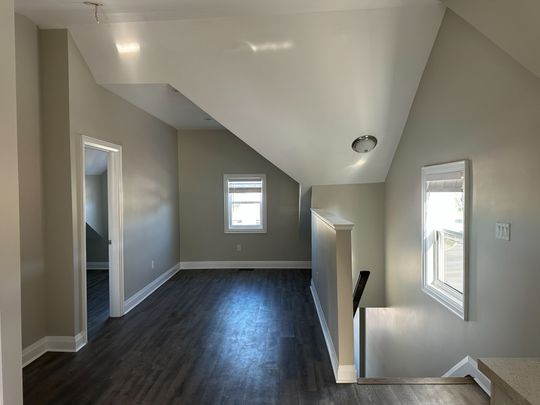 For Lease - 460 Park Road Unit# Upper, Oshawa, Ontario - Photo 1