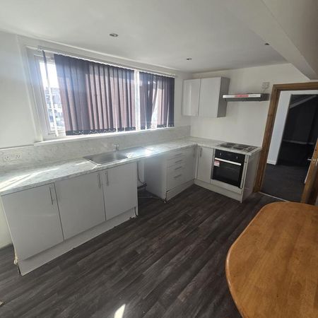 2 bedroom flat to rent - Photo 4