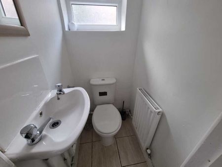 4 Bed Student Accommodation - Photo 2