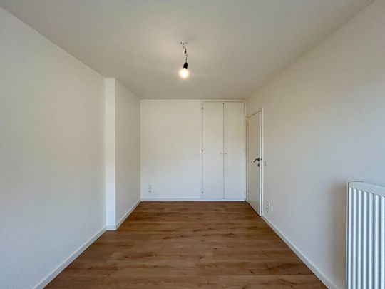 Instapklaar 2-slaapkamer appartement met terras in centrum Roeselare! - Foto 1