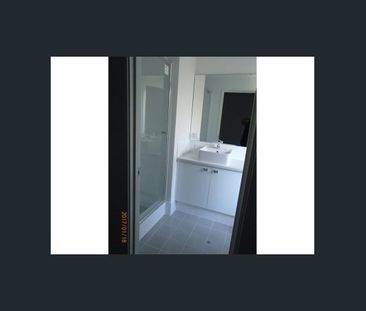 Convenient Living in a Quality Dual-Key Property - Photo 5