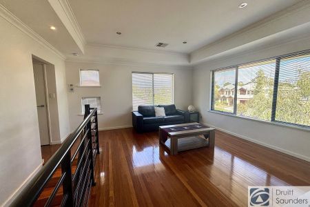 STREET FRONT TOWNHOUSE IN PRIME LOCATION - Photo 2