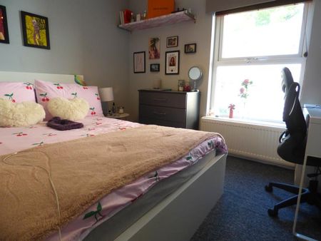 Thornton Avenue - Photo 3