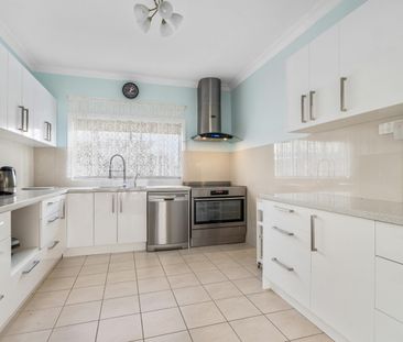 Family Home - Prime Location - Photo 3