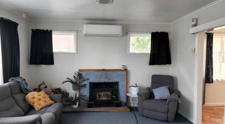 Feilding - Four Bedroom - Photo 2