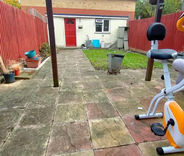 2 bedroom end of terrace house to rent - Photo 4