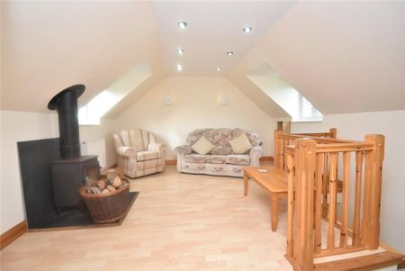 1 bedroom semi-detached house to rent - Photo 2