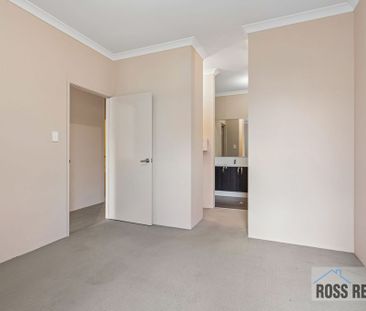 Low-maintenance 3×2 Home in Convenient Ellenbrook Location - Photo 2