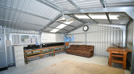 Powered workshop and side access! - Photo 4