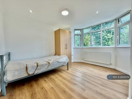 3 bedroom flat to rent - Photo 5