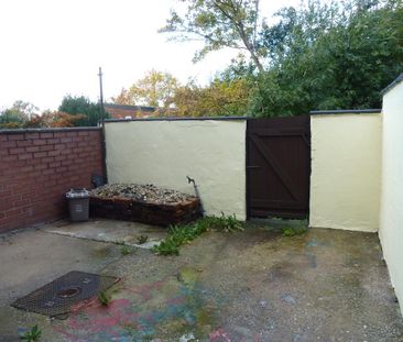 2 bedroom terraced house to rent - Photo 2