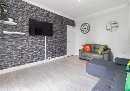 Room in a Shared House, Downhills Way, N17 - Photo 2