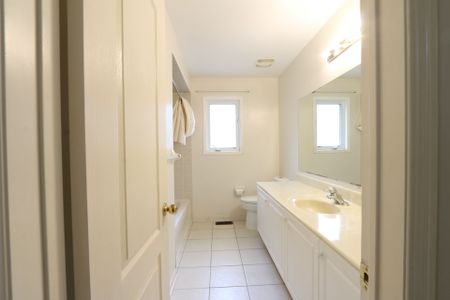 For Lease - 49 Falling River Drive Unit# Upper, Richmond Hill, Ontario - Photo 3