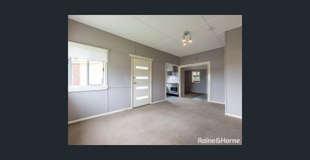 Two bedroom home in West Bathurst - Available 19/12/25 !!! - Photo 3