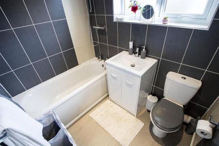 5 bedroom house to rent - Photo 2