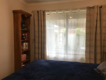 Cranbourne East - Photo 3