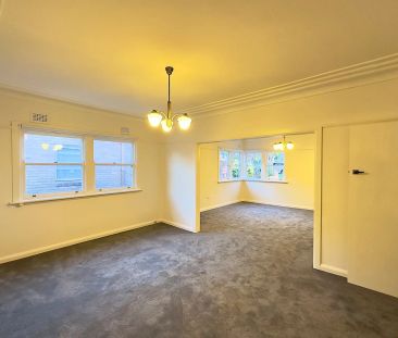 Beautiful 3-Bedroom Family Residence - Photo 1