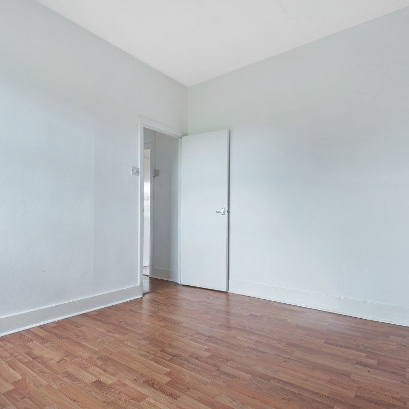 Flat to rent - Shooters Hill Road, London, SE3 - Photo 1