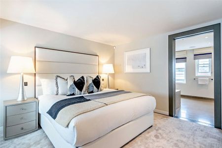 Rarely available 2 bedroom penthouse apartment with large private roof terrace. - Photo 5