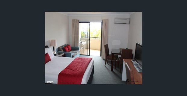 WATER VIEWS - FULLY FURNISHED - STUDIO APARTMENT - Photo 1