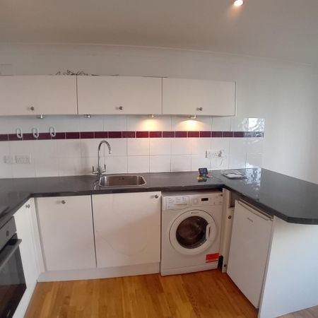 2 bedroom maisonette to rent - Photo 4