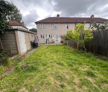 Room in a Shared House, Kingsholm Gardens, SE9 - Photo 4