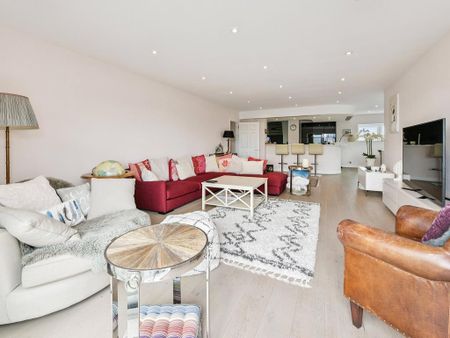 3 bedroom penthouse to rent - Photo 4