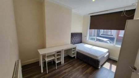 4 bedroom house to rent - Photo 2