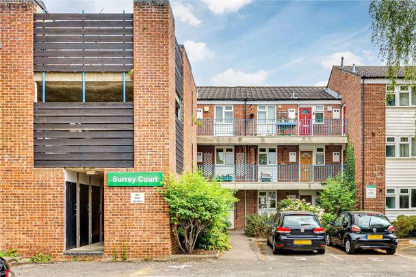 LONG LET - A one bedroom apartment in the heart of Barnes village, close to the river and Barnes Bridge station - Photo 1