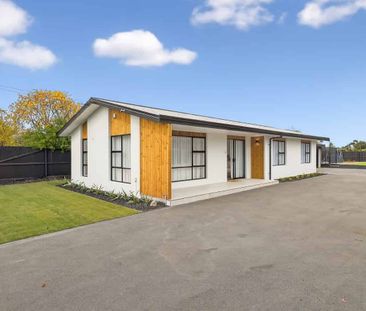 Large section with triple garaging! - Photo 3