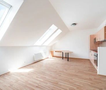 Částečně zařízený byt 1+kk, 39 m - Fotografie 2