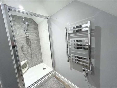 Ashford Hill, Berkshire, RG19 - Photo 3