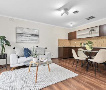 Glam Charmer with Character - Photo 5