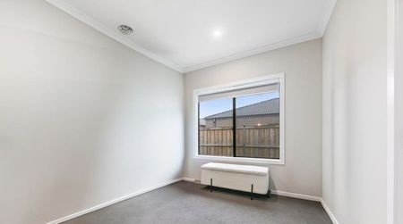 Stunning Family Home for Rent! - Photo 2